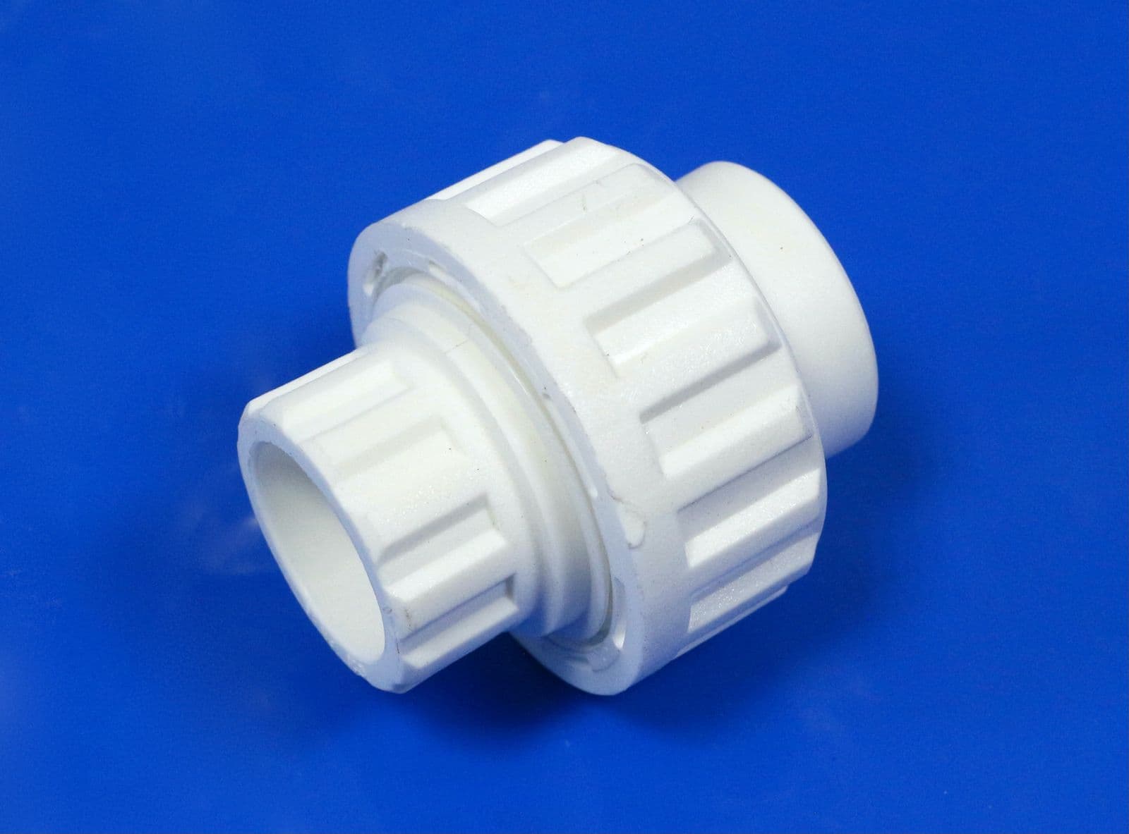 PP-R Муфта разъемная пластиковая Белая PN 10 20 мм