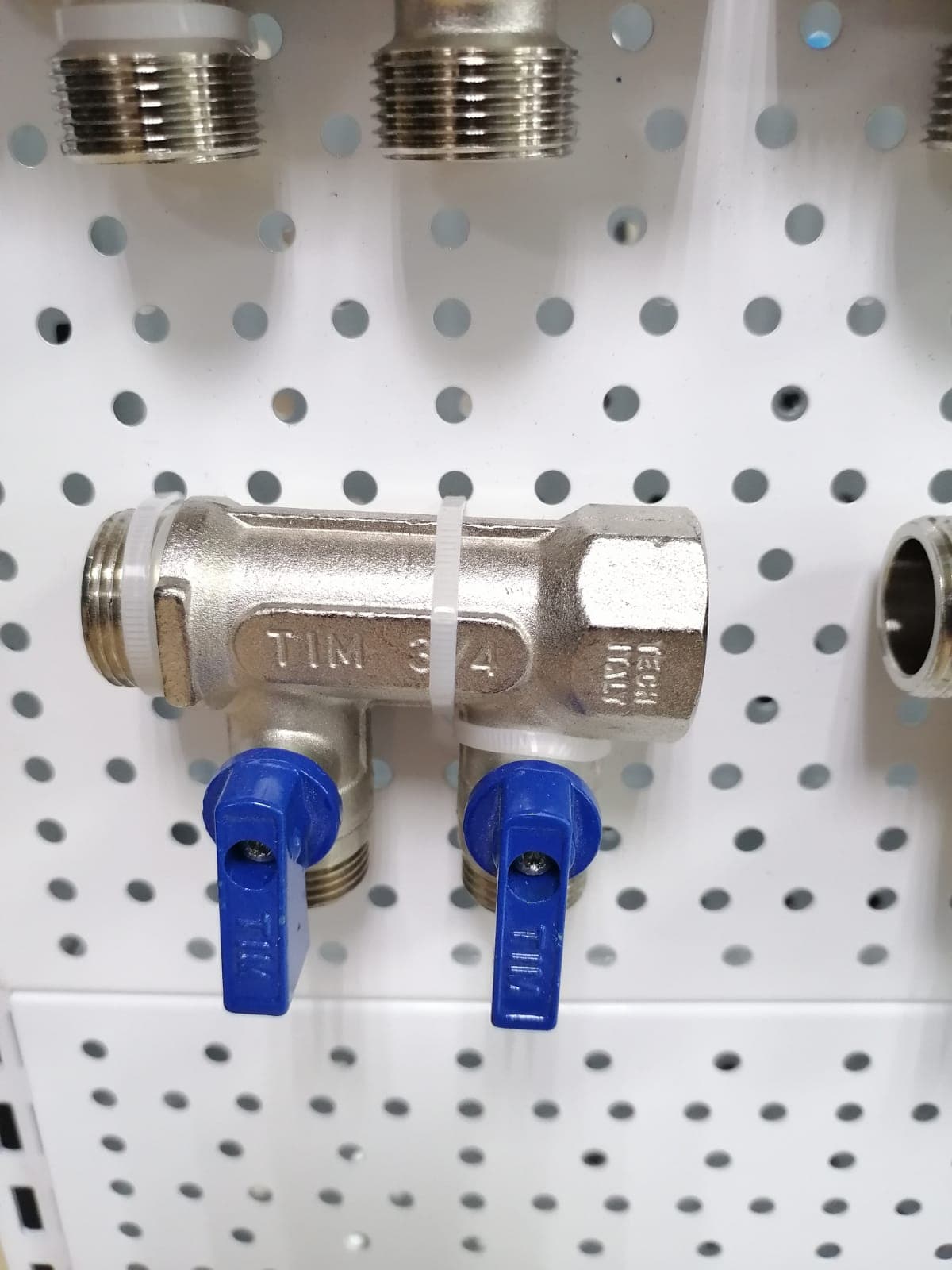 Коллектор с шаровыми кранами 3/4" х 1/2" - 2 вых., никели,  красн + син ручки