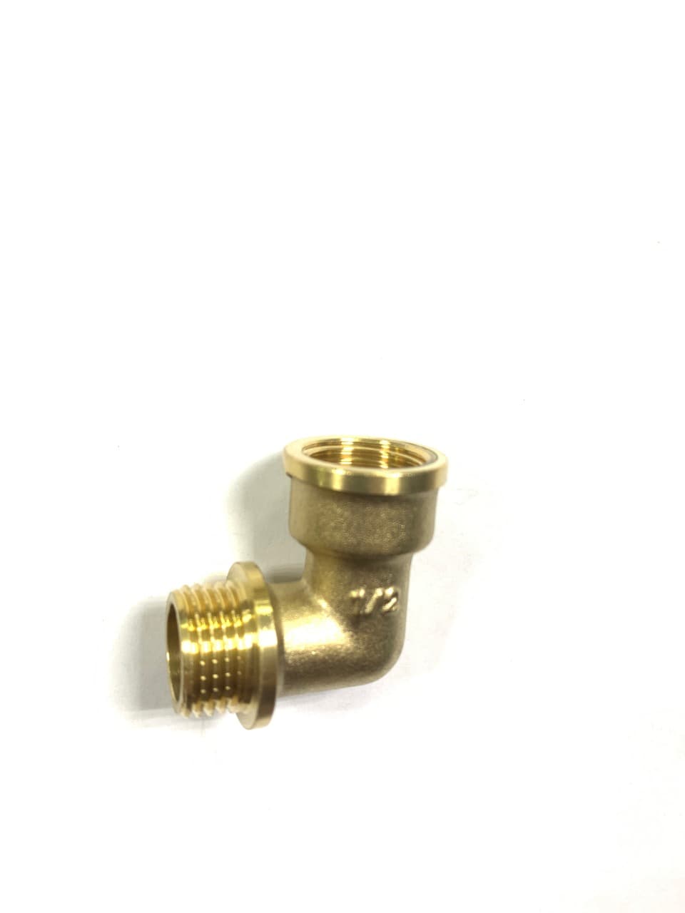 Уголок латунный 1/2" ВН