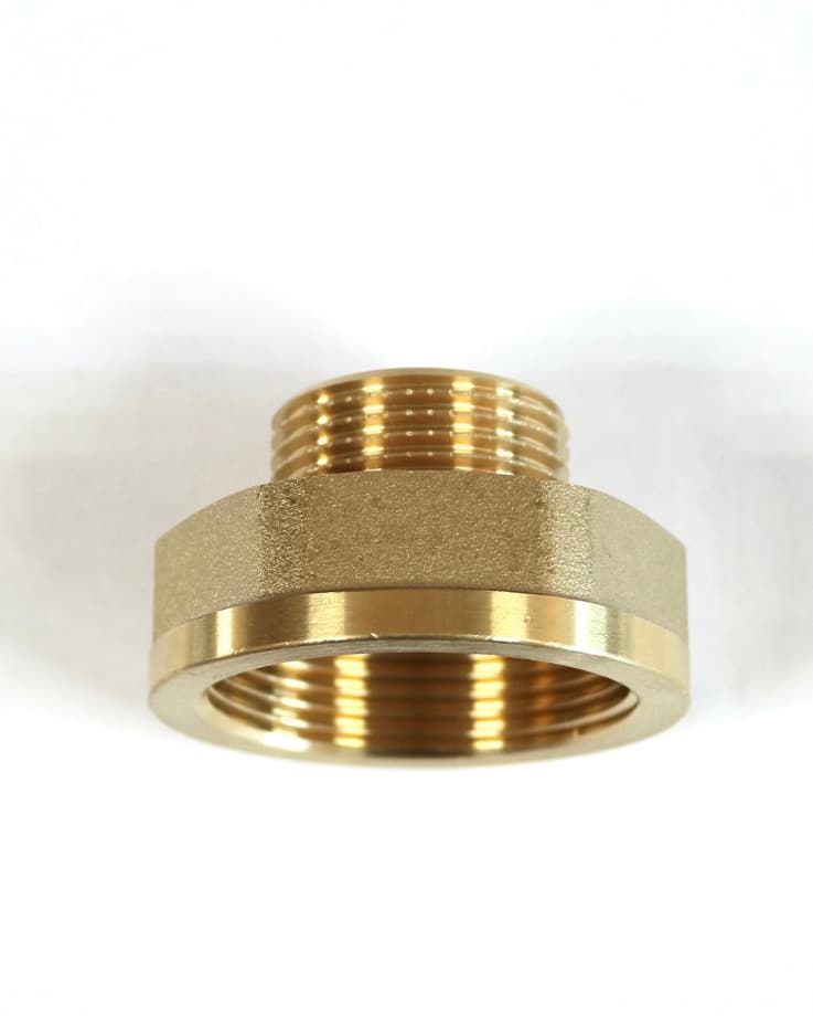Переходник латунный  1 1/2" х 1" ВН