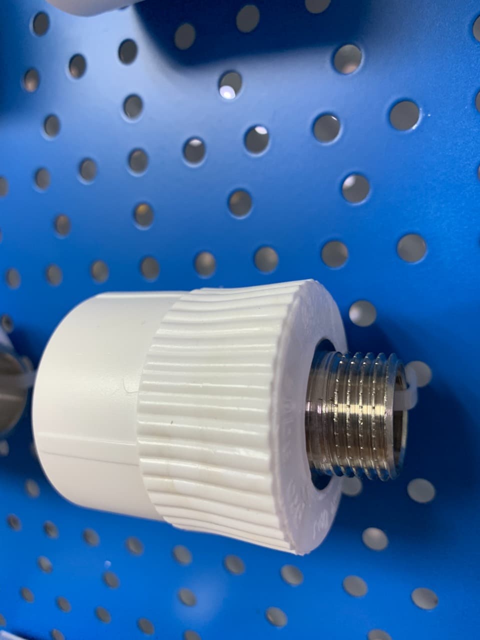PP-R Муфта комбинированная НР Белая 32-1/2"