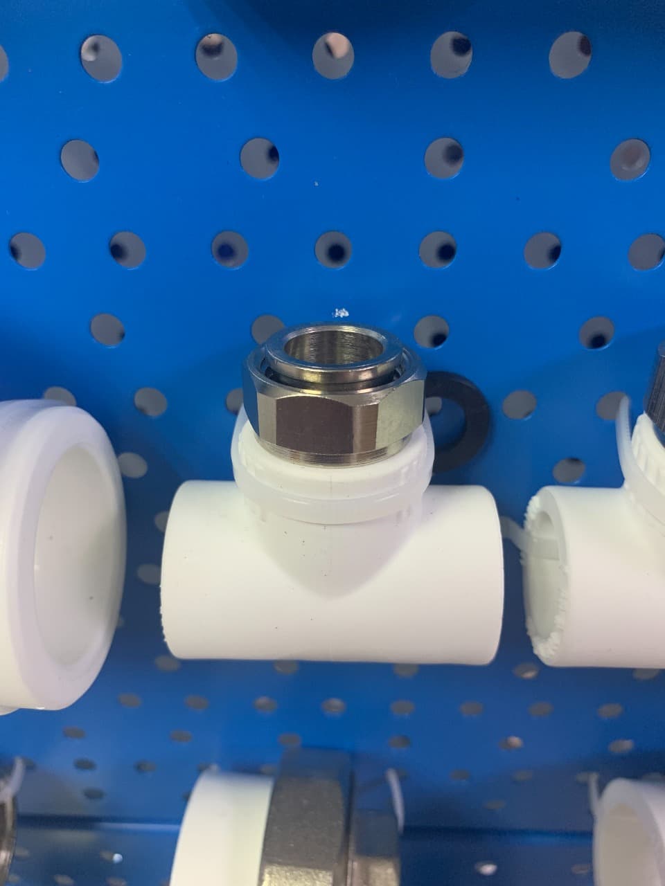 PP-R Тройник с накидной гайкой Белый 20-1/2"