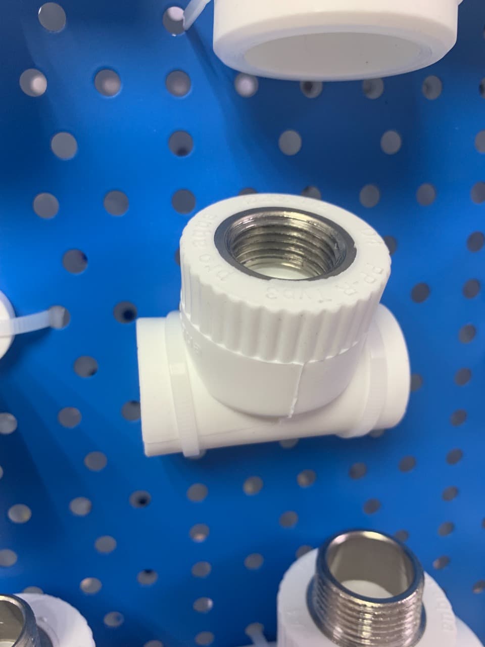 PP-R Тройник комбинированный ВР Белый 20-1/2"