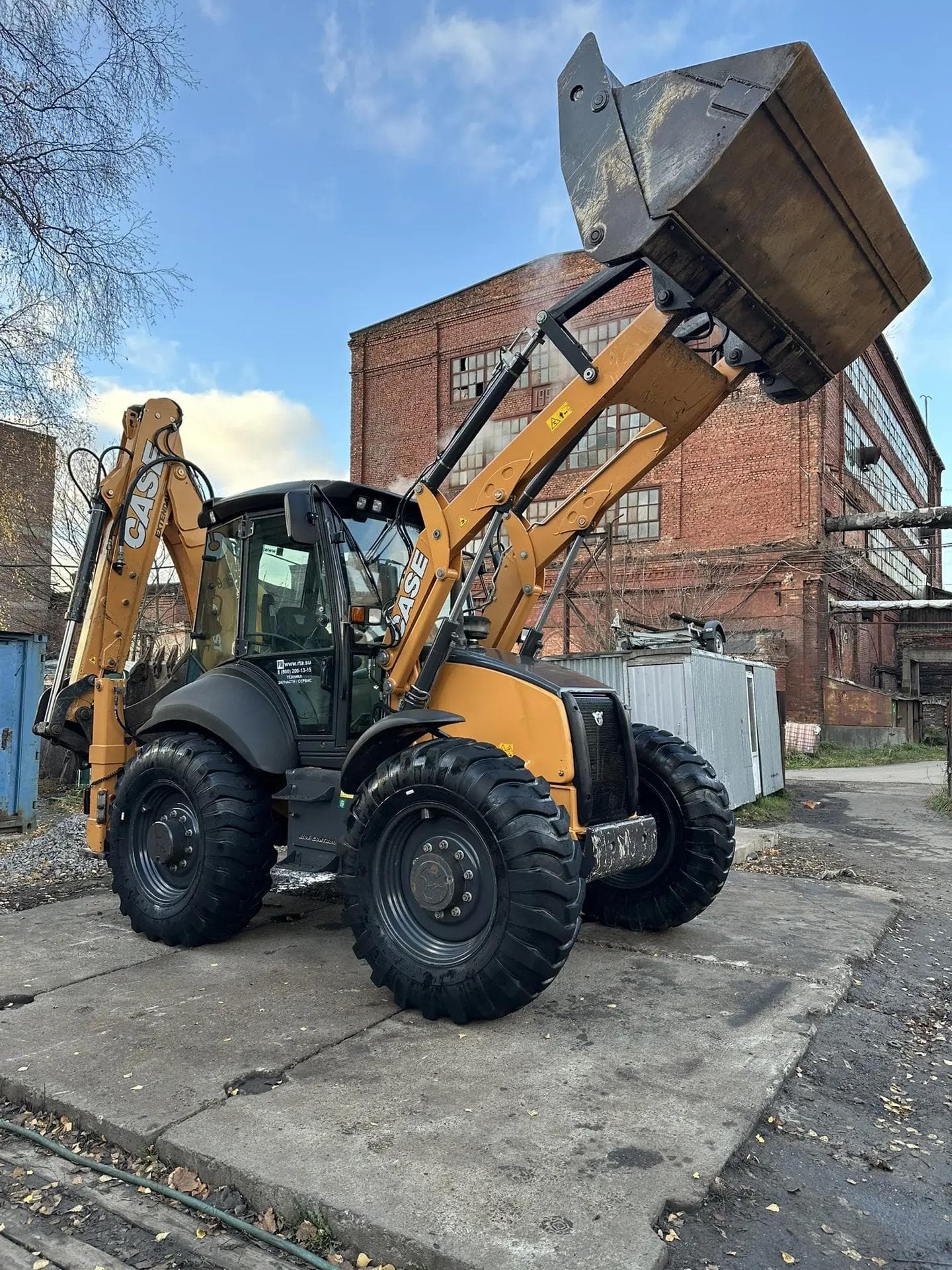 Экскаватор-погрузчик Case 695ST
